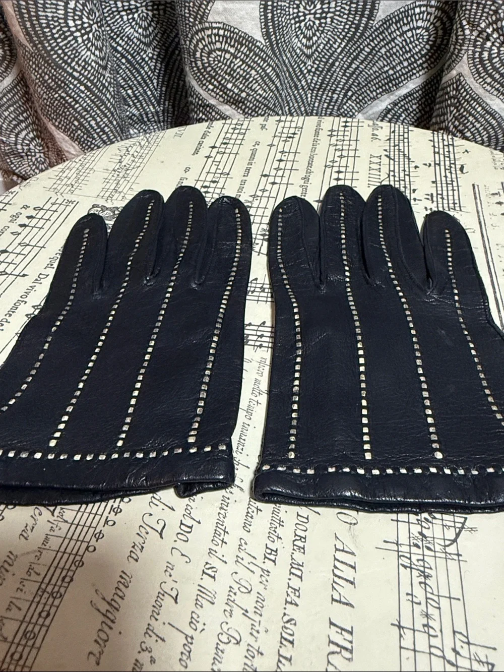 Vintage Black Leather Driving Gloves w/ Contrast Stitching Details